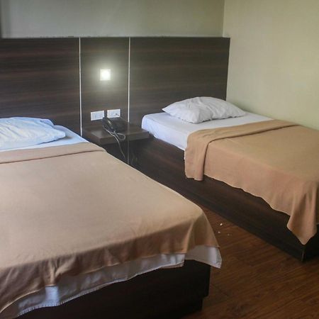 Oyo 1011 First Hotel Manila Dış mekan fotoğraf