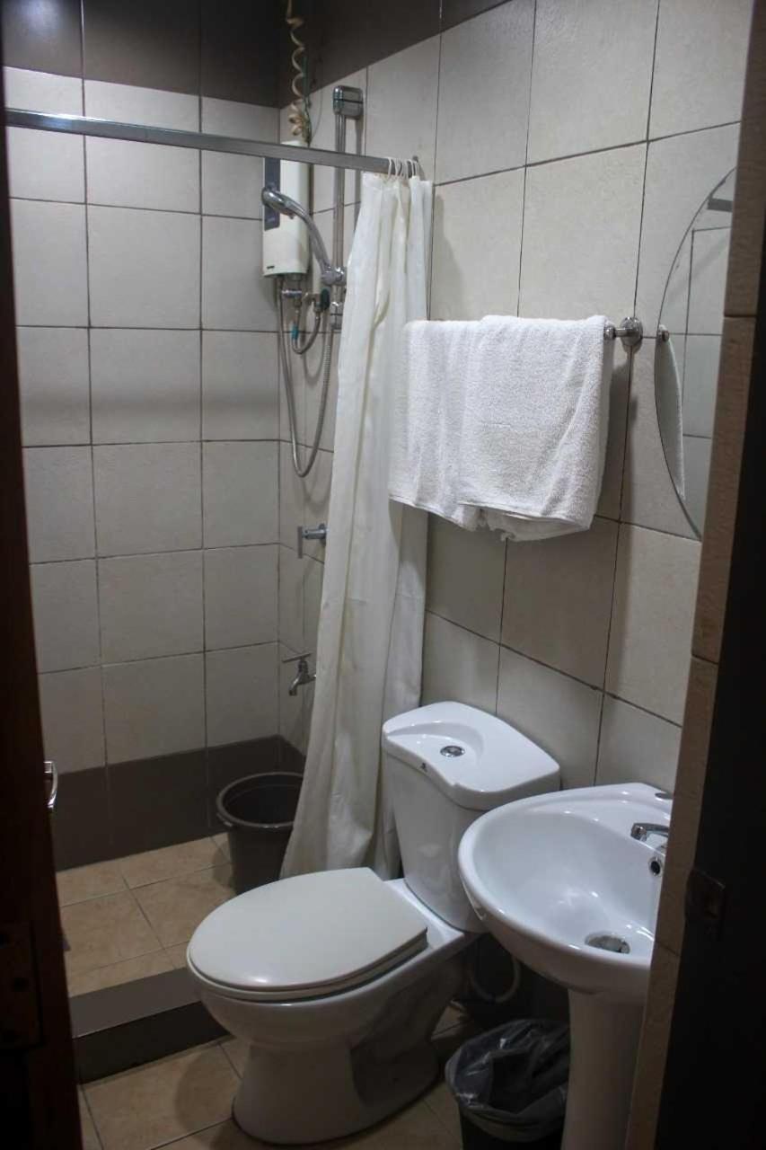 Oyo 1011 First Hotel Manila Dış mekan fotoğraf