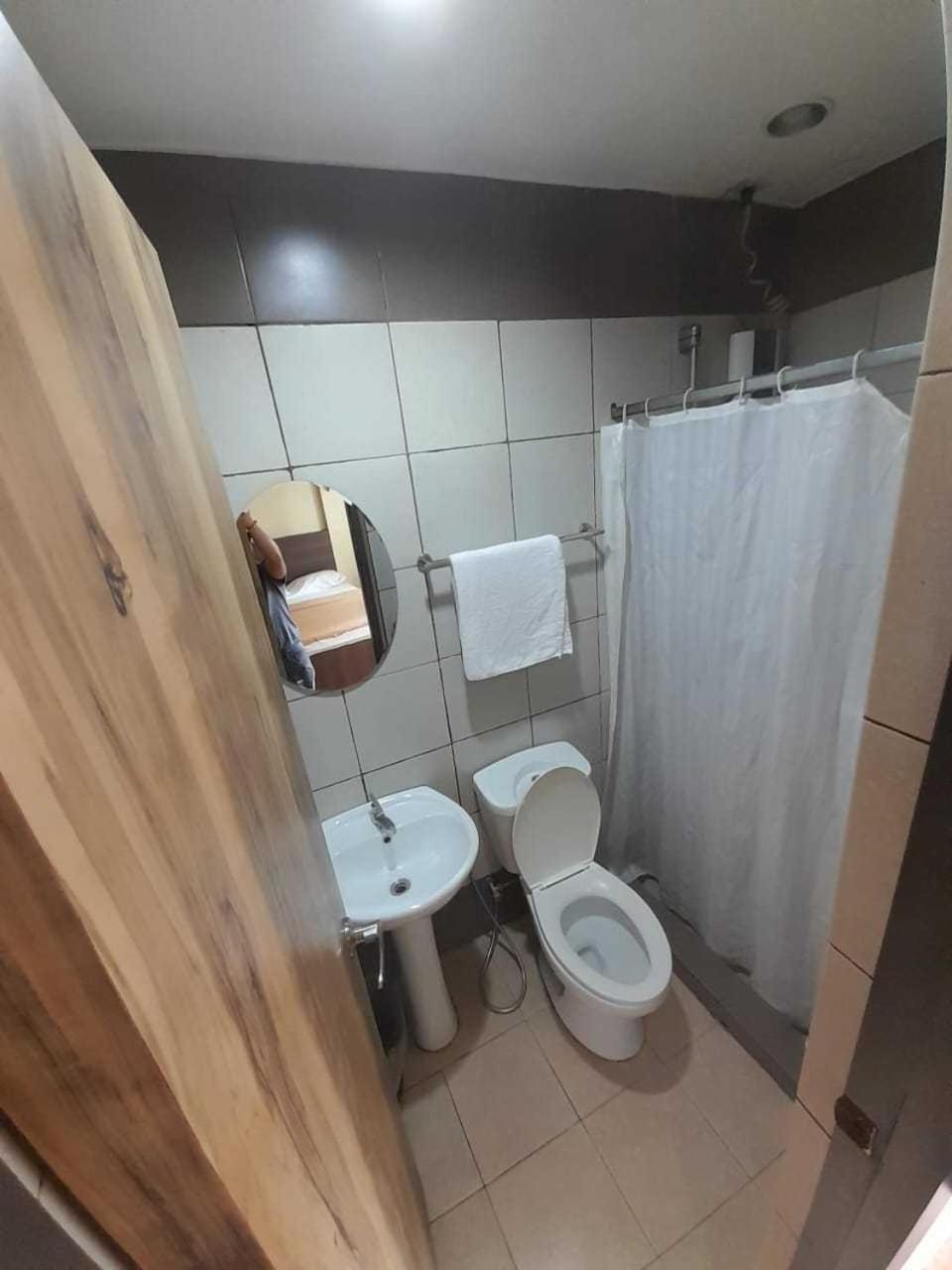Oyo 1011 First Hotel Manila Dış mekan fotoğraf