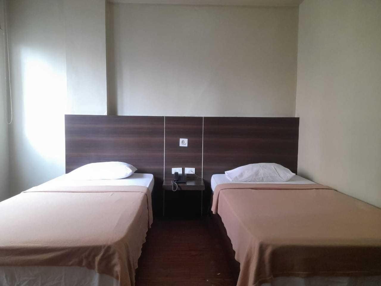 Oyo 1011 First Hotel Manila Dış mekan fotoğraf