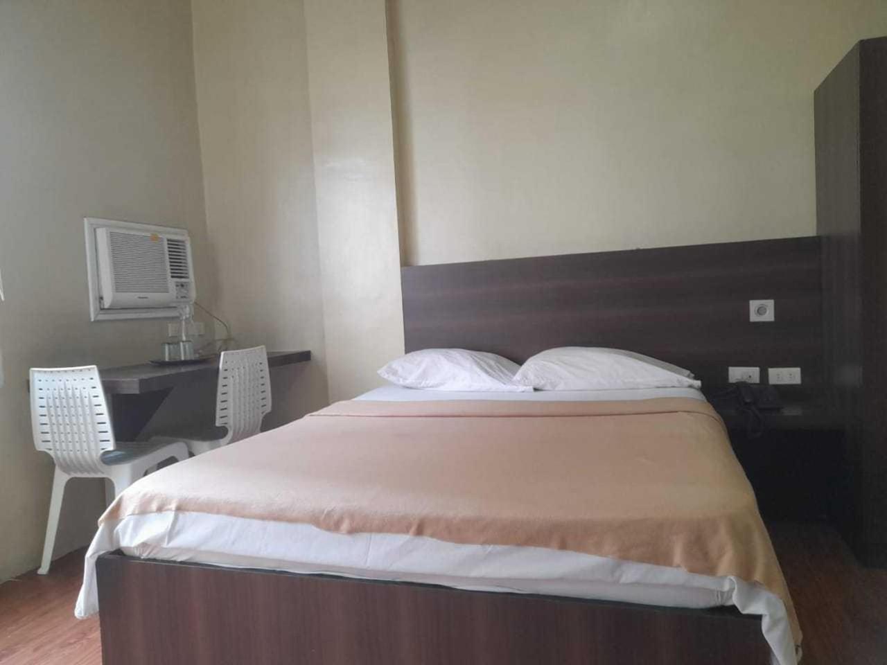 Oyo 1011 First Hotel Manila Dış mekan fotoğraf