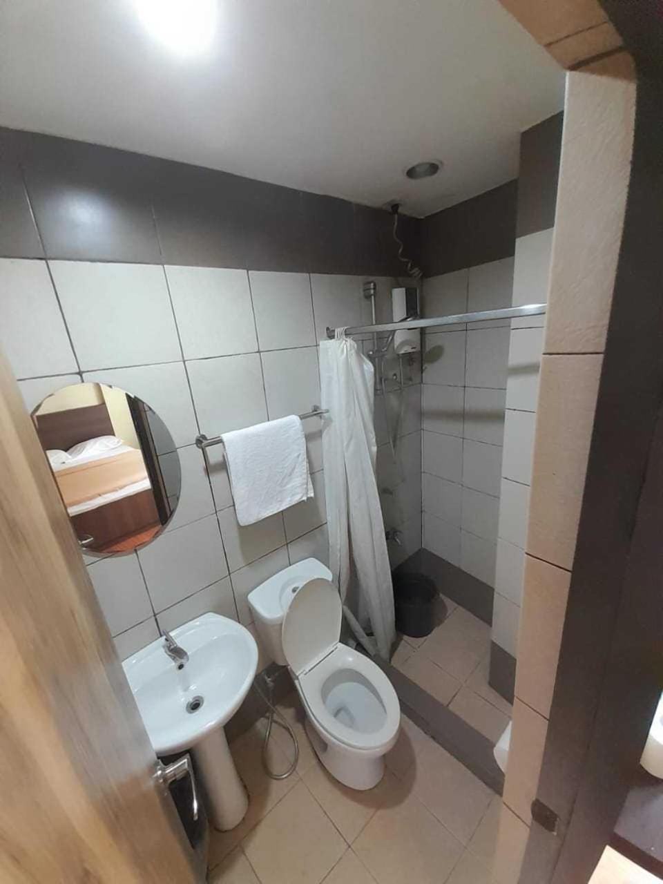 Oyo 1011 First Hotel Manila Dış mekan fotoğraf